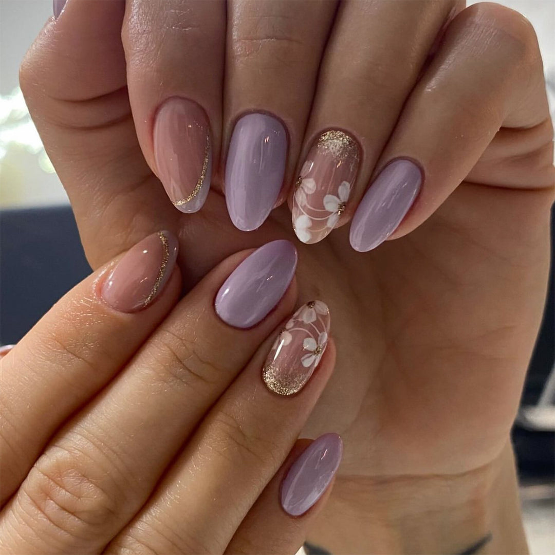 Artificial nail art with playful dots and bows Kalsten