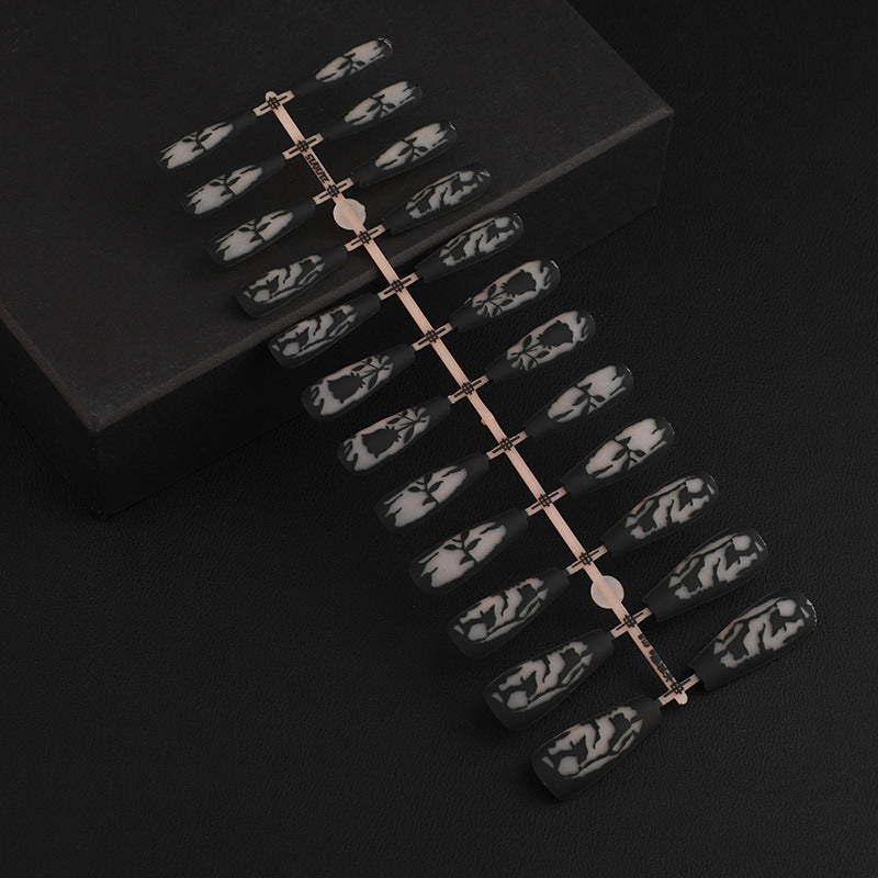 Artificial nails in elegant design Kalsten