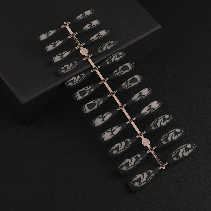 Artificial nails in elegant design Kalsten