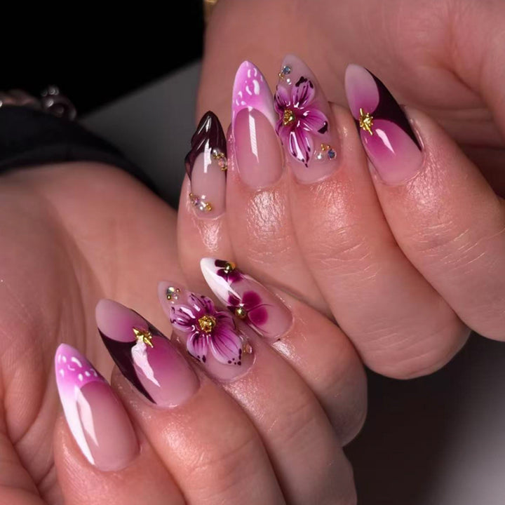 Elegant artificial nails with floral accents Kalsten