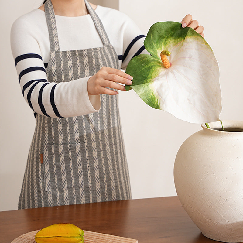 Atelier and kitchen apron made of cotton-linen with pocket panel and adjustable neck strap