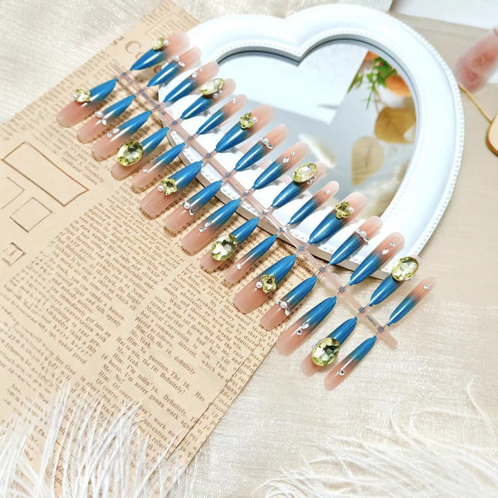 Artificial nails with glamorous stone applications Kalsten