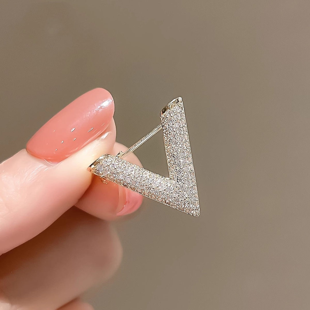 Elegant V-Shaped Brooch with Sparkling Crystals Kalsten