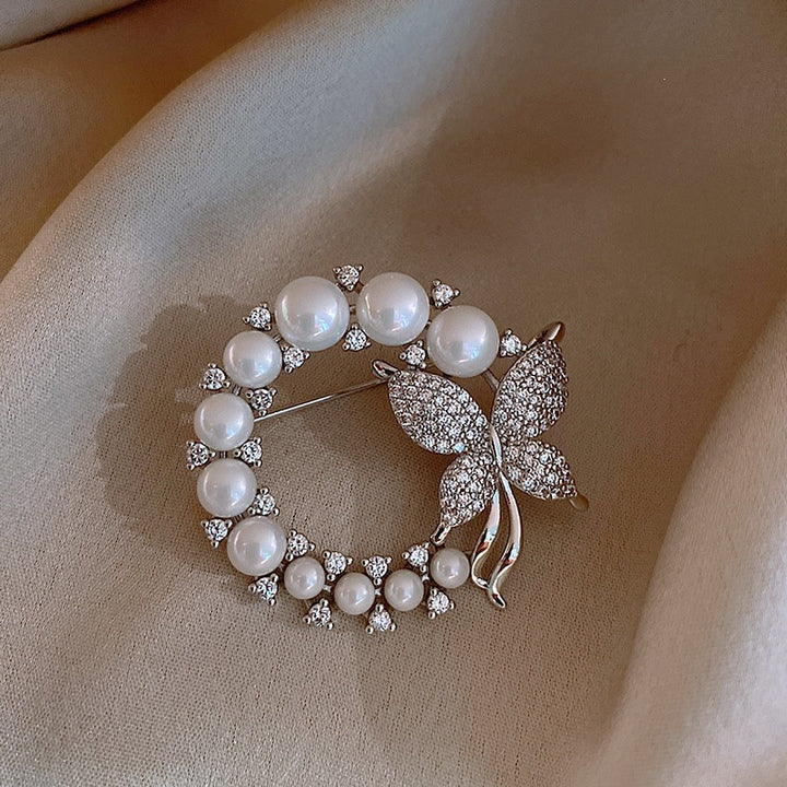 Exquisite pearls and rhinestone brooch Kalsten