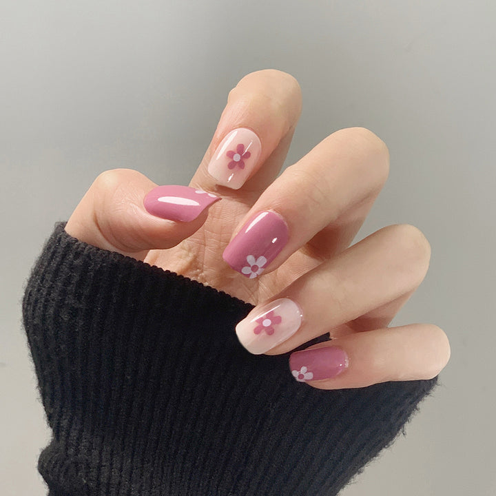 Artful Nail Art with Floral Elements Kalsten