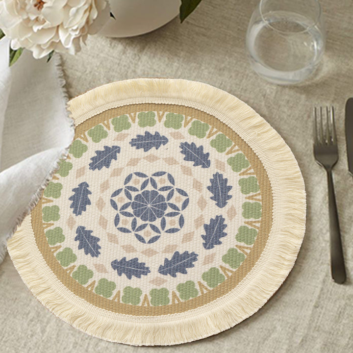 Beef woven rug made of cotton mix with fringes and leaf medallion