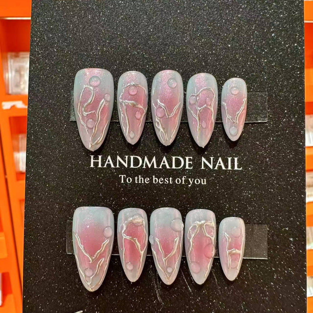 Artistic Press-On Nail Art Set with Charming Metallic Designs