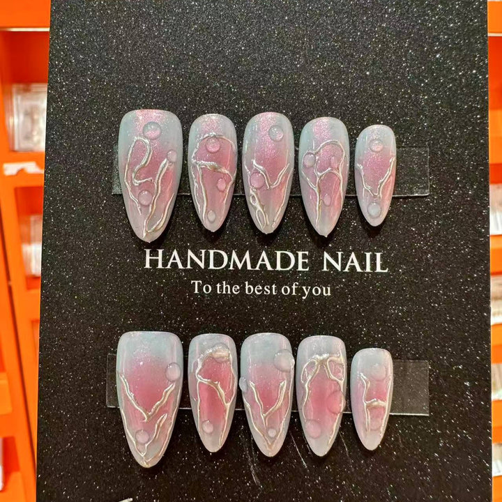Artistic Press-On Nail Art Set with Charming Metallic Designs