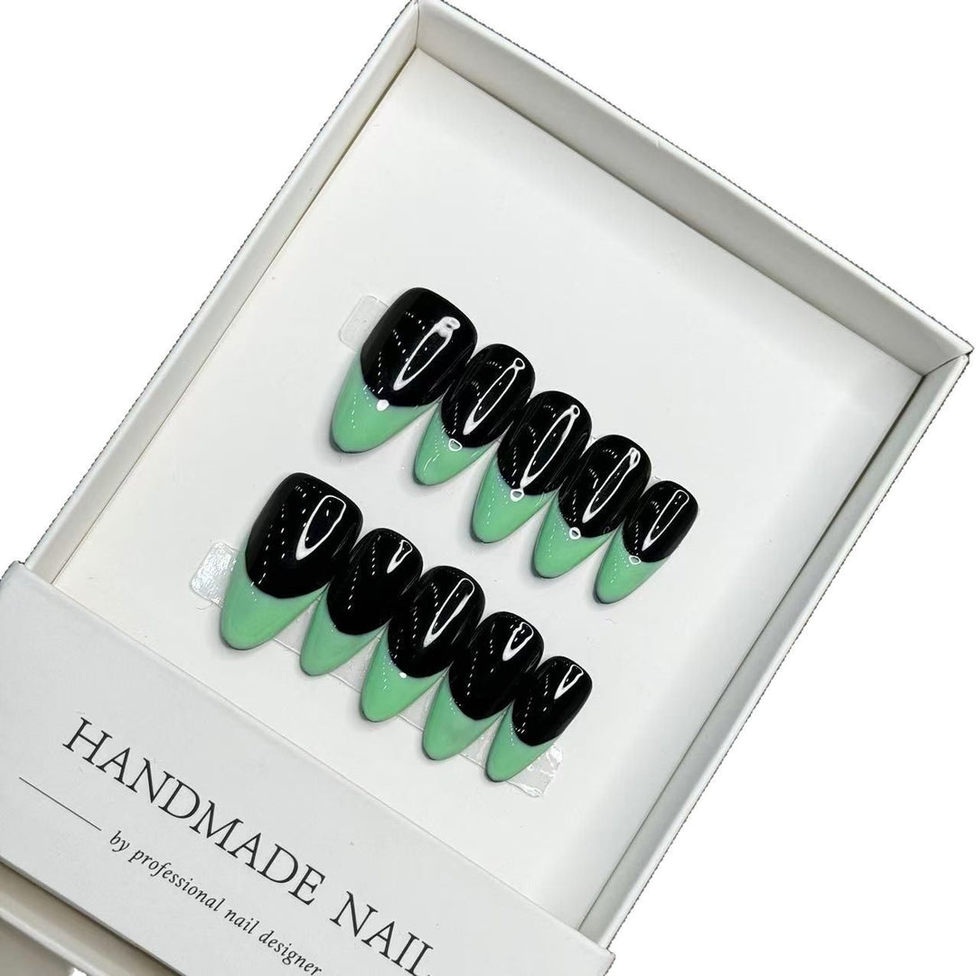 Artistic Press-On Nail Set with Elegant Ombre Design