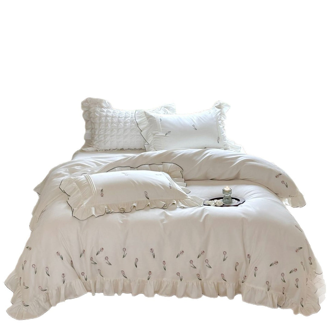 Romantic cotton percale bedding set with ruffled hem and embroidered tulip motif