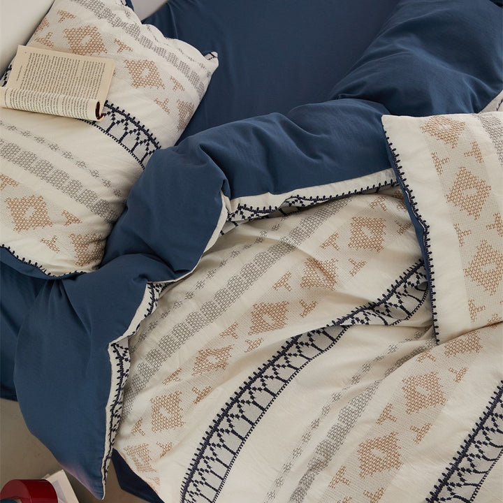 Bedding set made of cotton blend fabric with woven ethnic motif and reversible design