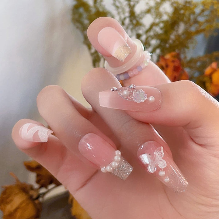 Artistic Floral-Embellished Press-On Nail Set