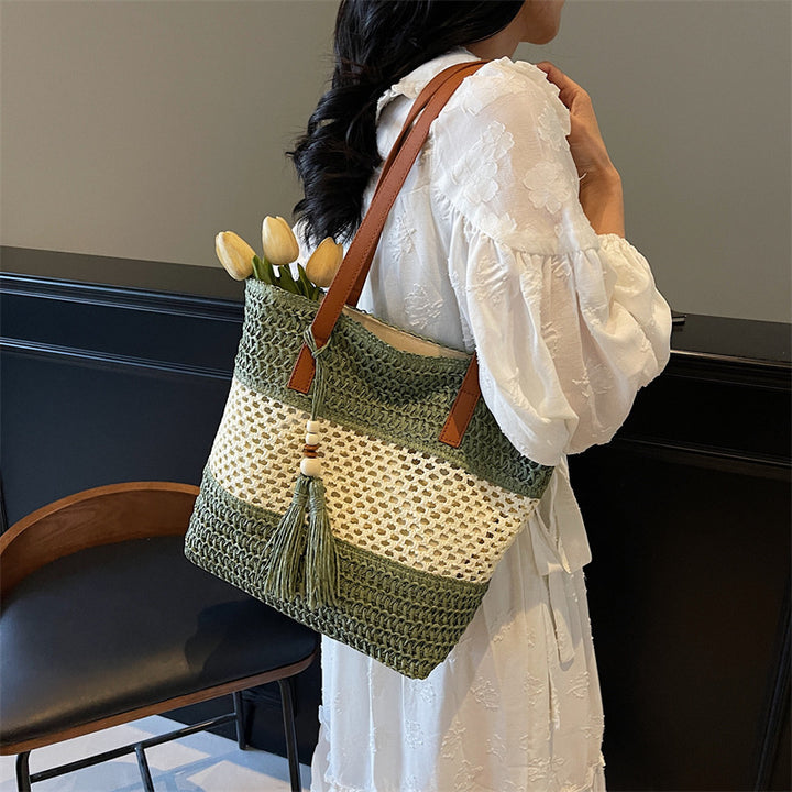 Beach bag with decorative tassel pendant Kalsten