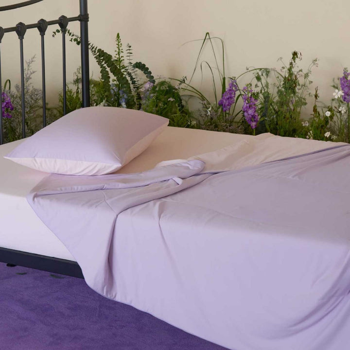 Three-piece bedding set with ultra-light quilted blanket, elastic fitted sheet, and pillowcase