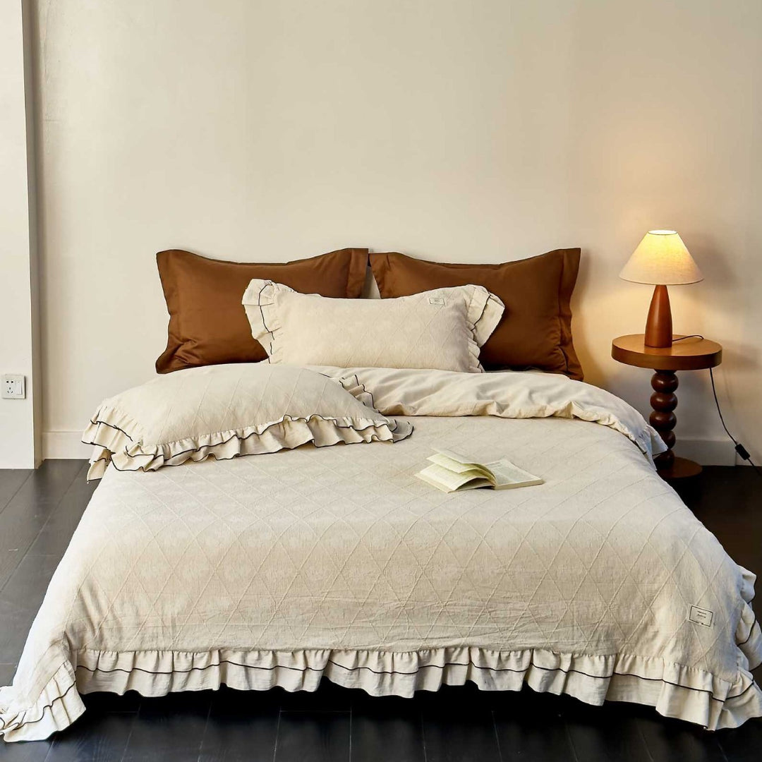 Cotton-linen bedspread and pillow set with diamond quilting and ruffle