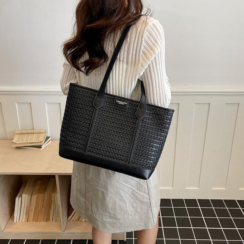 Fashionable tote bag with textured design Kalsten