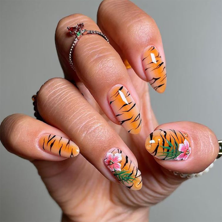 Animal-Inspired Press-On Nail Art Set Kalsten