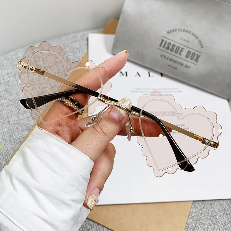 Ladies Cat-Eye Sunglasses in unique Heart Design Kalsten