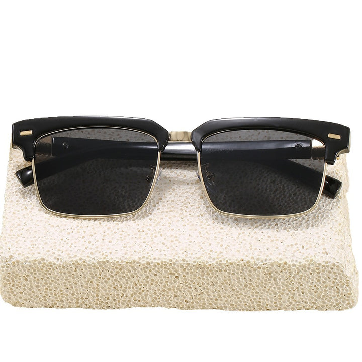 Fashion sunglasses with square frame and stylish design Kalsten
