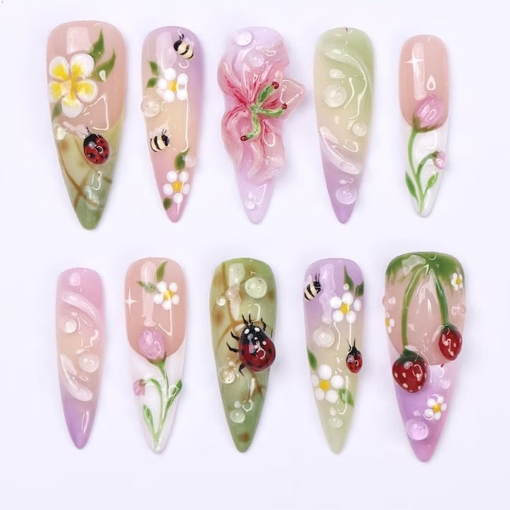 Artistic Floral and Star-Embellished Press-On Nail Set Kalsten