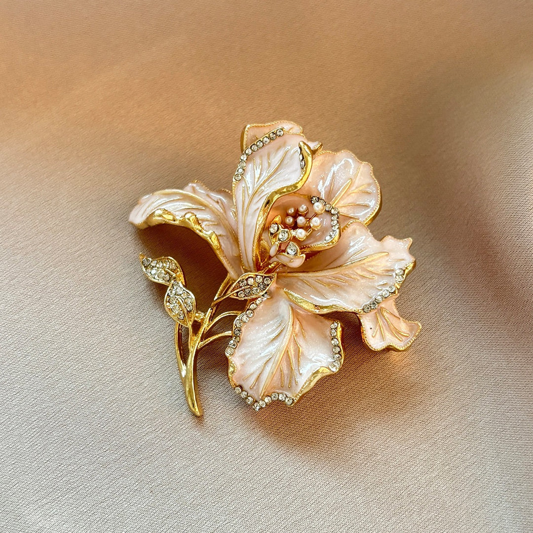 Elegant and Stylish Brooch Kalsten