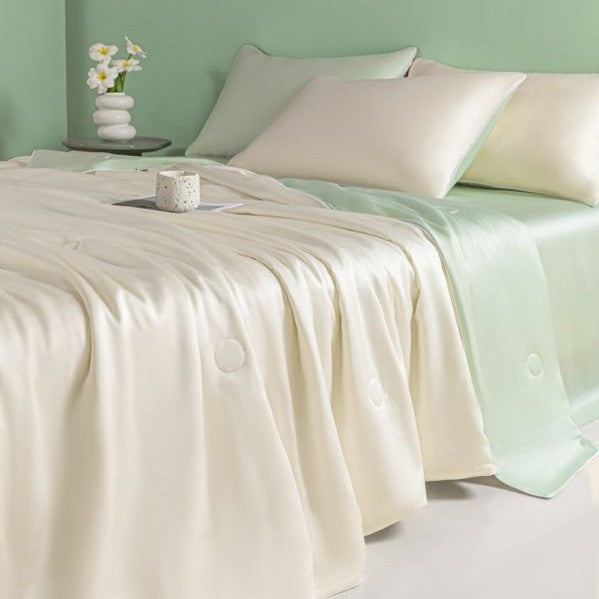 Ladies satin bed linen with stylish design Kalsten