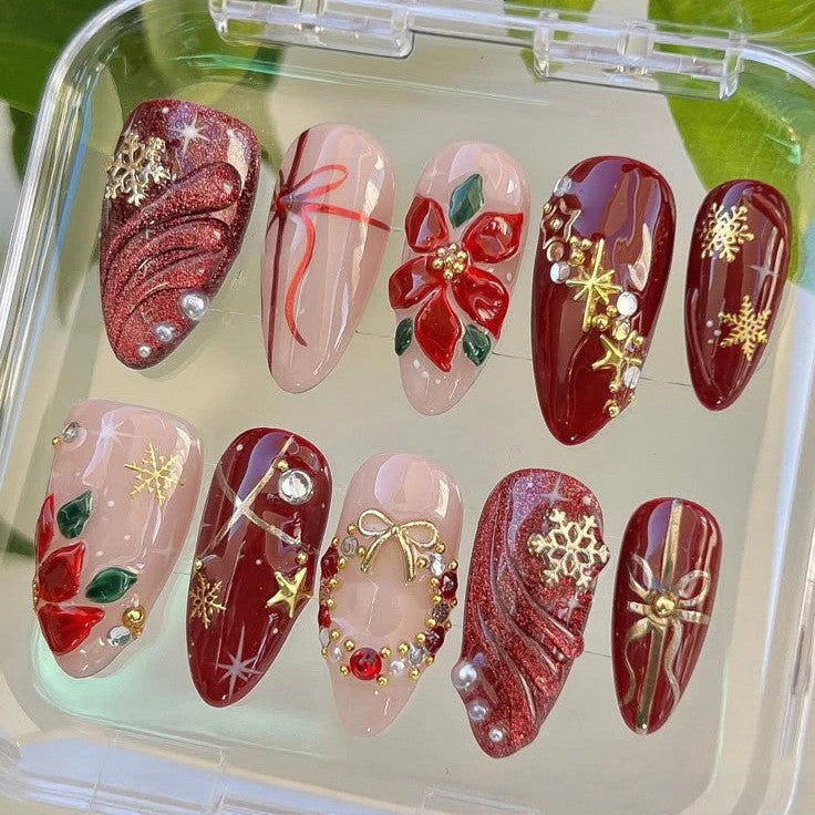 Artificial nail set with luxurious Christmas designs and glamorous accents Kalsten
