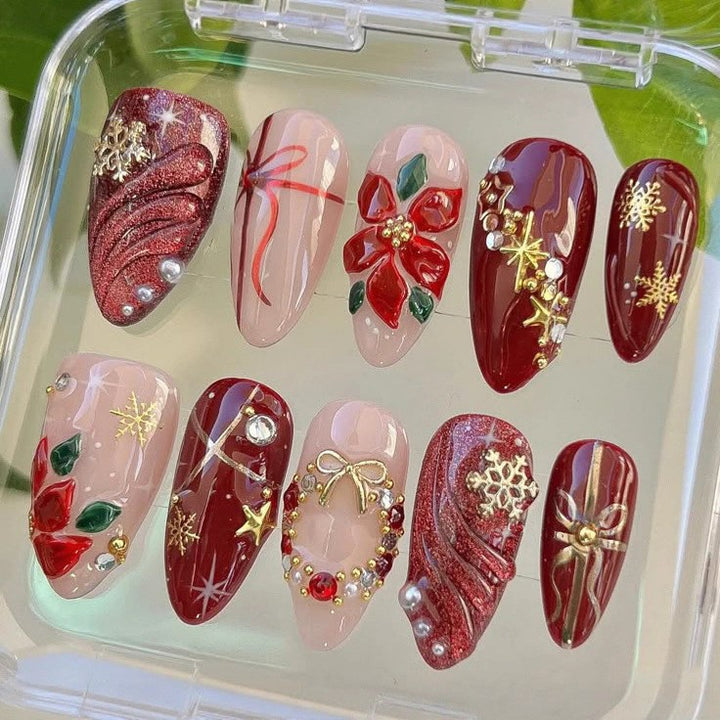 Artificial nail set with luxurious Christmas designs and glamorous accents Kalsten