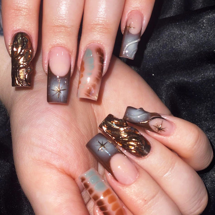 Artificial nail extensions with elegant floral design Kalsten