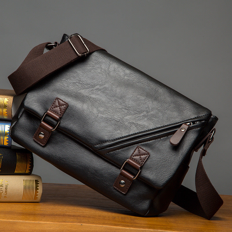 Stylish shoulder bag with multifunctional compartments Kalsten