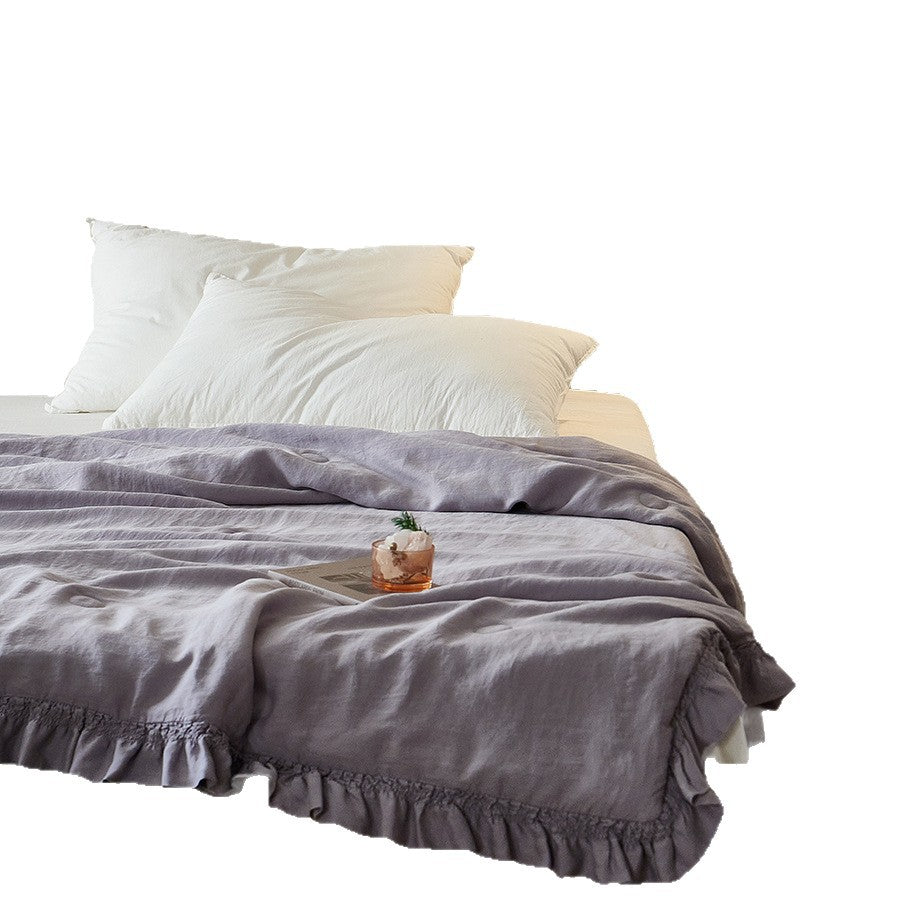 Light padded bedspread made of linen-cotton blend with gathered ruffle