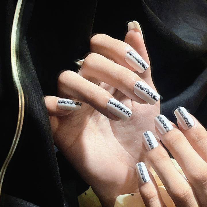 Artistic Premium Press-On Nail Tips with Elegant Design