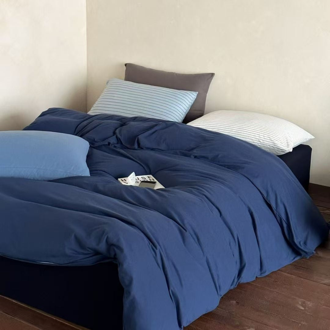 Satin bedding set in luxurious silk look