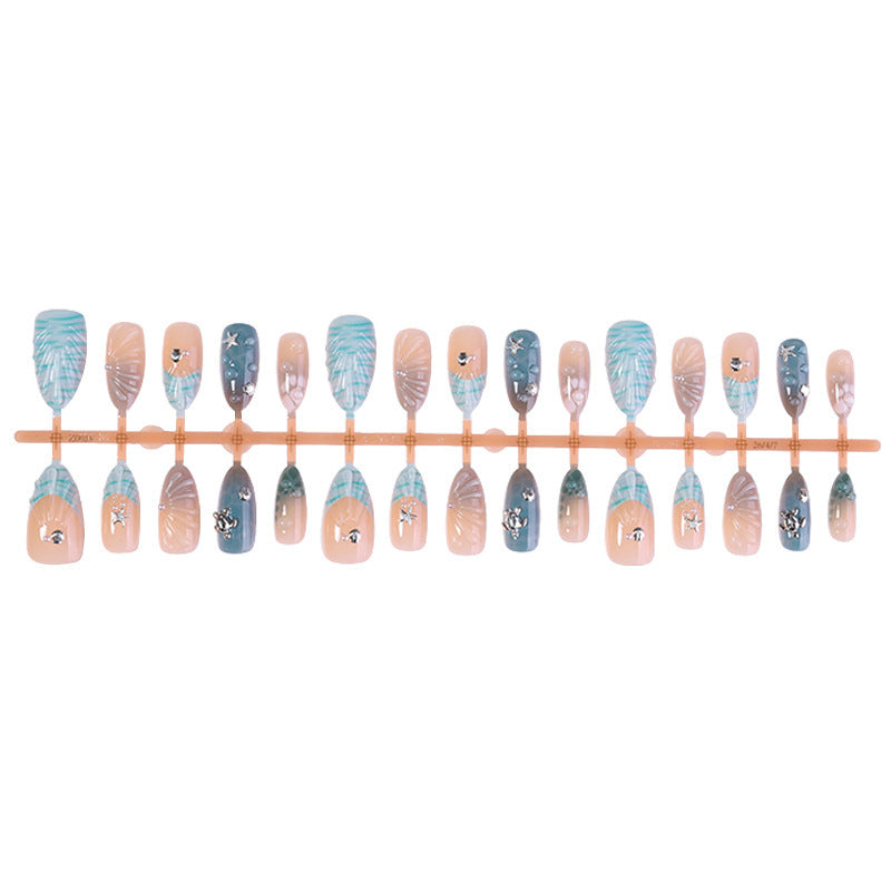 Artificial nail set with elegant shell pattern and 3D accents Kalsten