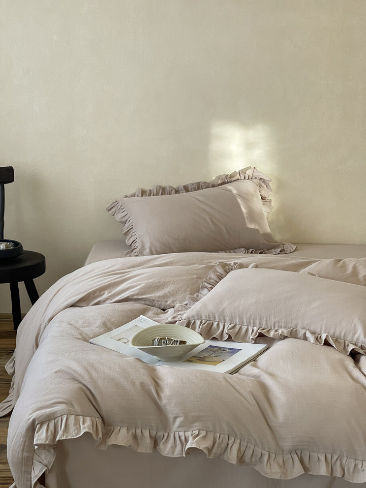 Bedding set with ruffles and extra soft cotton-linen quality