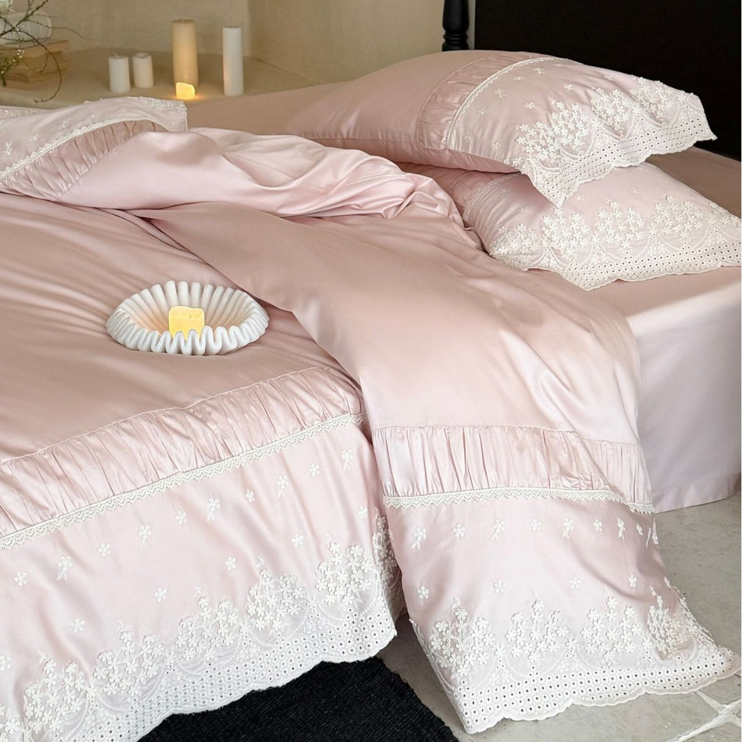Bedding set with delicate cotton lace and ruffles