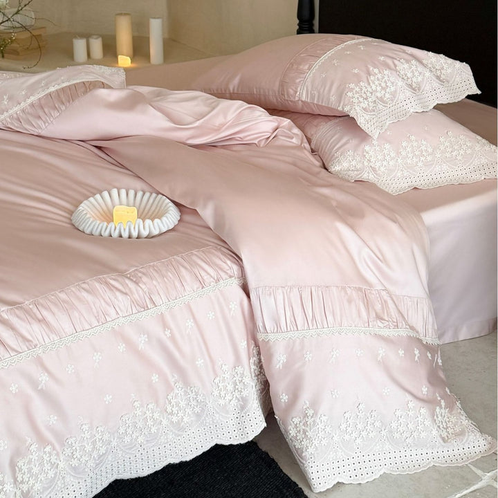 Bedding set with delicate cotton lace and ruffles