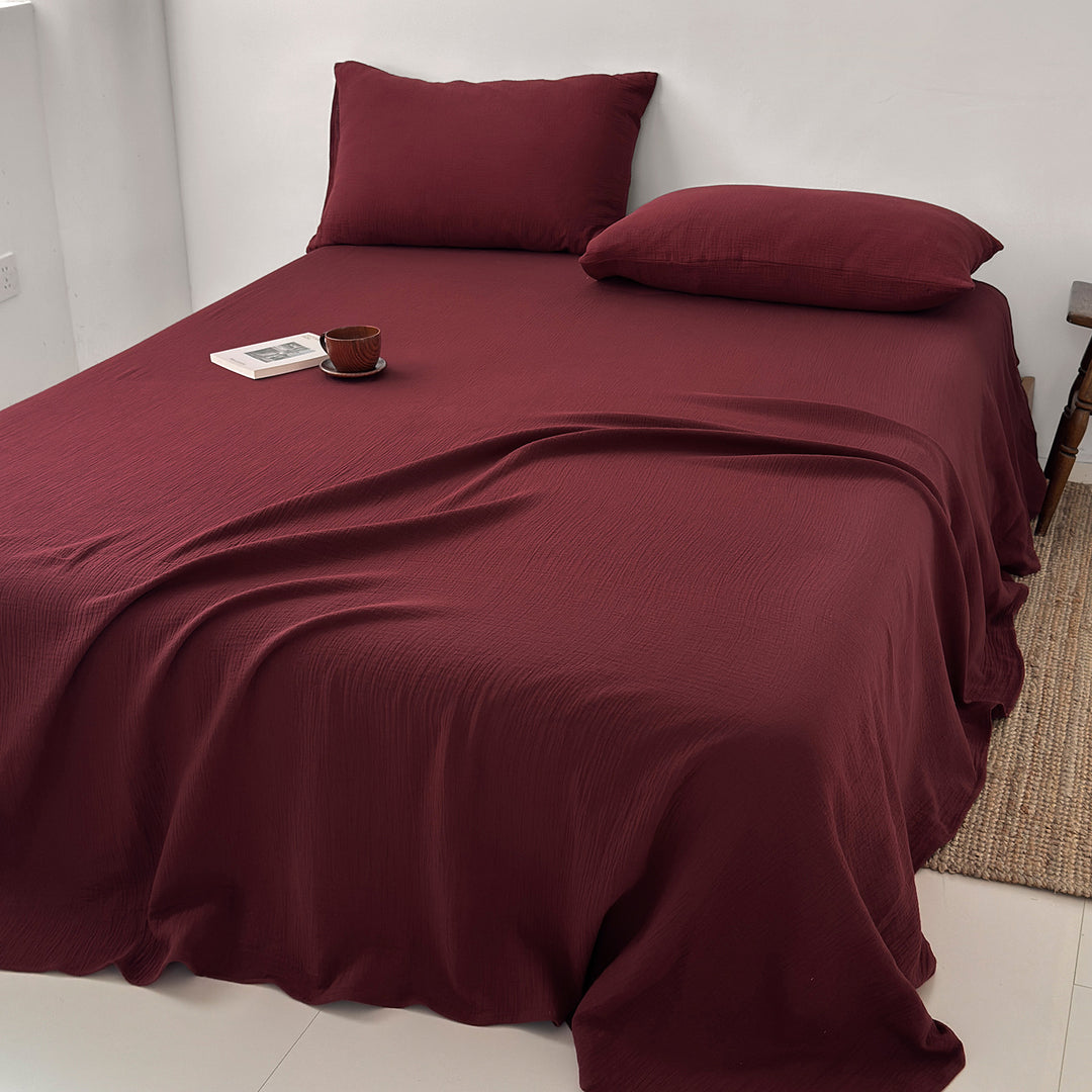 Bedding set made of cotton gauze with throw and pillow covers