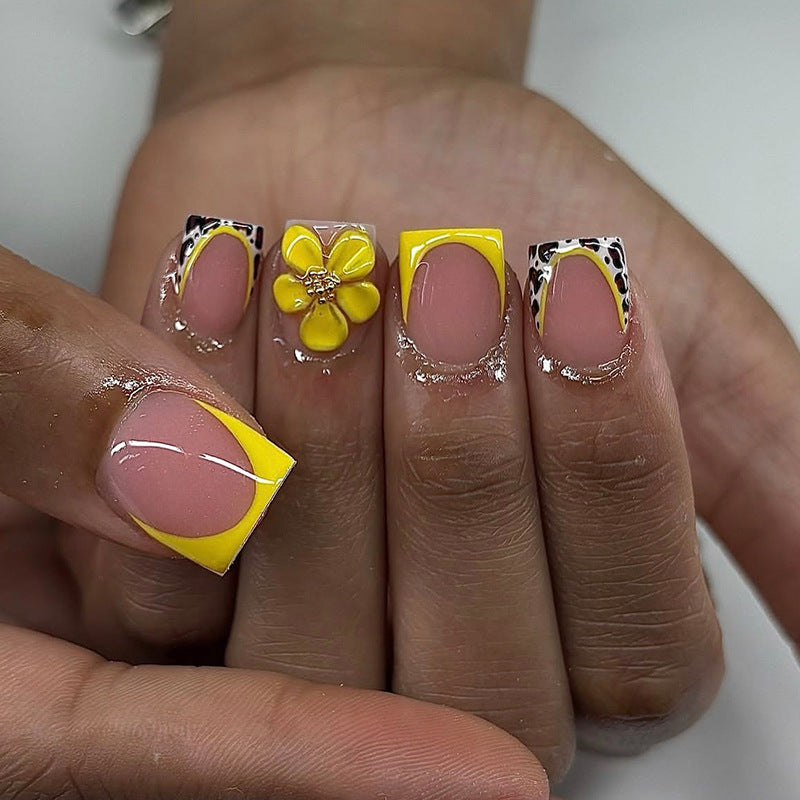 Nail art set with cheerful floral and animal designs Kalsten