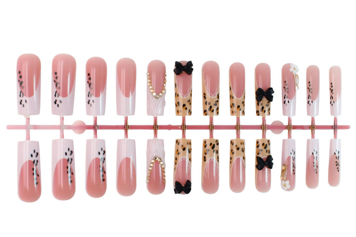 Artificial nails with elegant animal patterns and jewelry details Kalsten