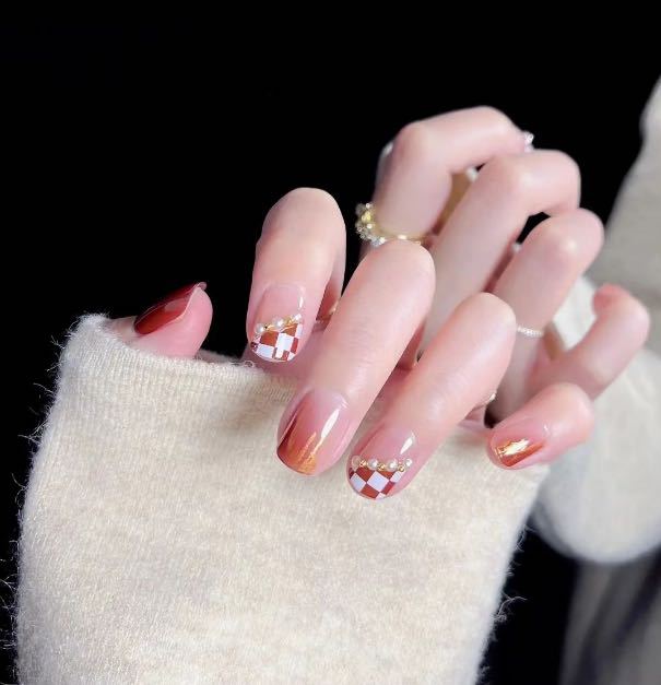 Artistic Press-On Nail Set with Checkerboard Design