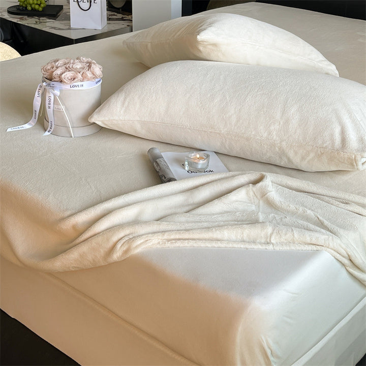 Soft microfiber fitted sheet set with velvety surface and matching pillowcases