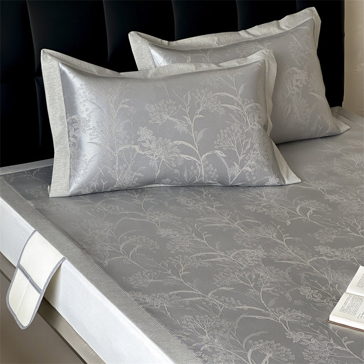 Finely woven satin fitted sheet with floral jacquard relief and reinforced all-round elastic