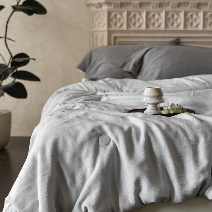 Linen duvet cover with natural washed look and concealed button closure