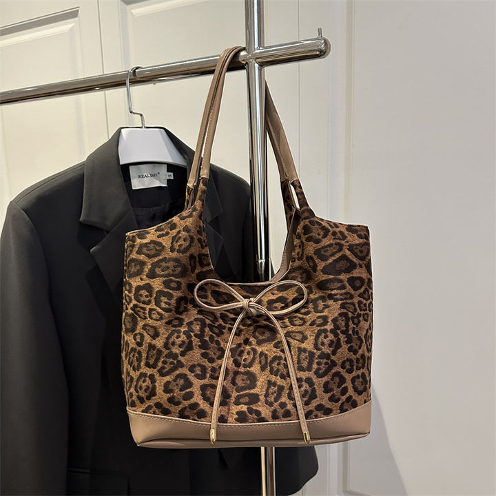 Chic Leopard Print Tote