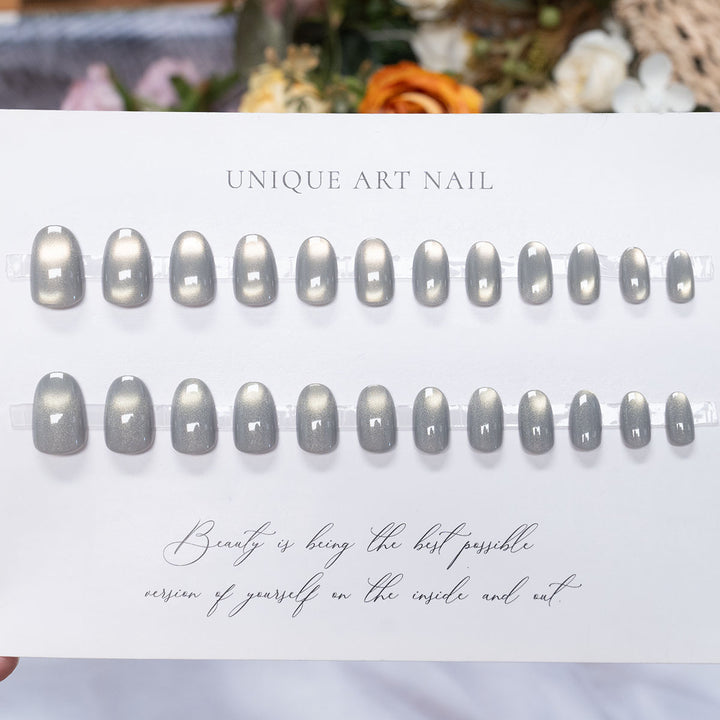 Glamorous Press-On Nail Art