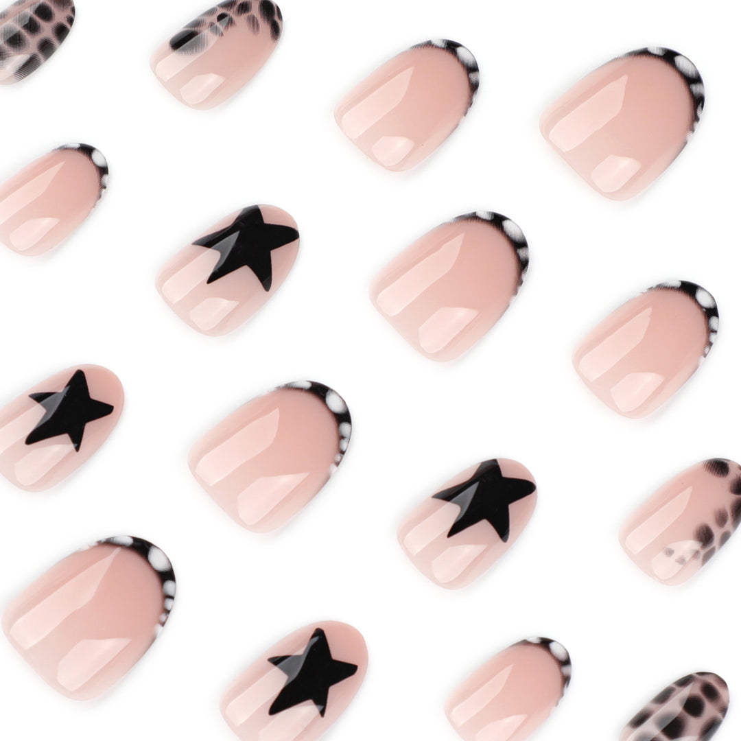 Creative nail art with shimmering star motifs Kalsten