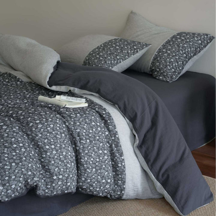 Bedding set made of linen-cotton mix with fine texture and quilted appearance