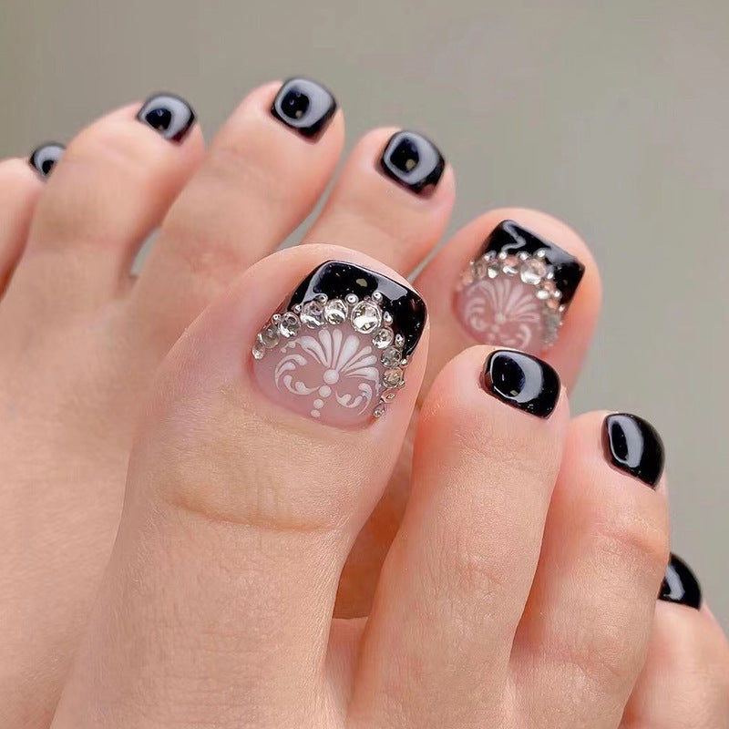 Artful toenail art with elegant glitter accent Kalsten