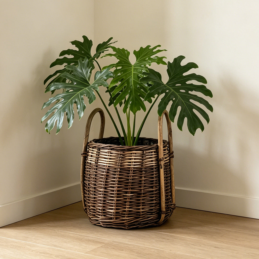 Handcrafted storage basket with natural fiber Kalsten